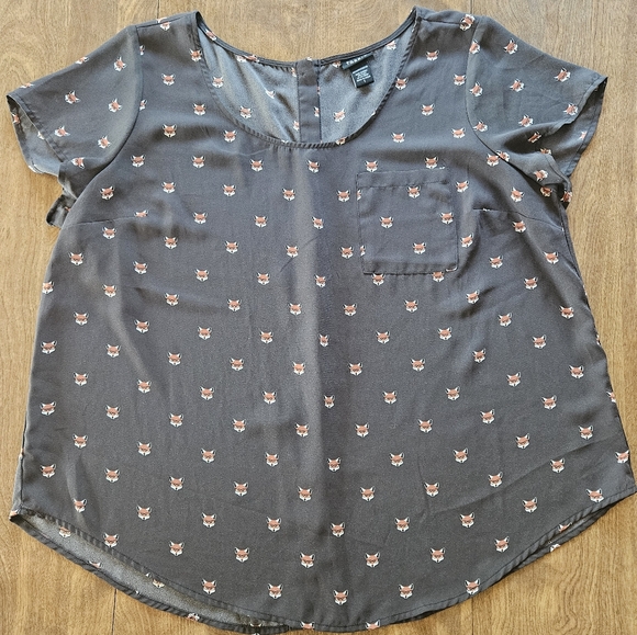 Torrid Gray Fox Print Women's Top - Picture 1 of 6